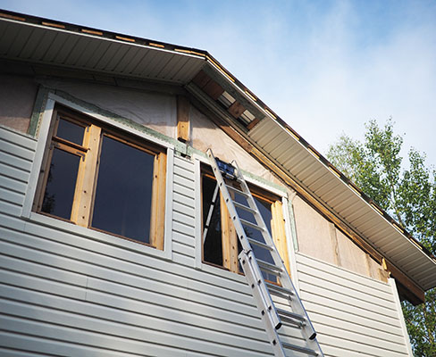 Siding Installation vs. Siding Replacement: How to Choose the Right Solution for Your Home